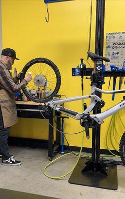 Tubeless tire set up on a new electric bike build from Bulls Bikes. Another happy customer!