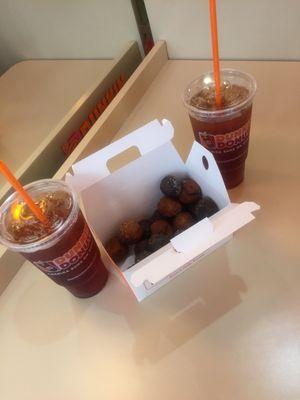 Pumpkin Spice and Chocolate munchkins!