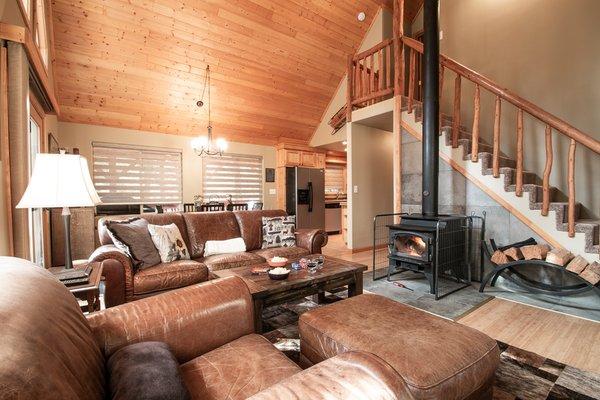 Tivoli Chalet with cozy woodstove, private hot tub, WiFi and sleeps 8.