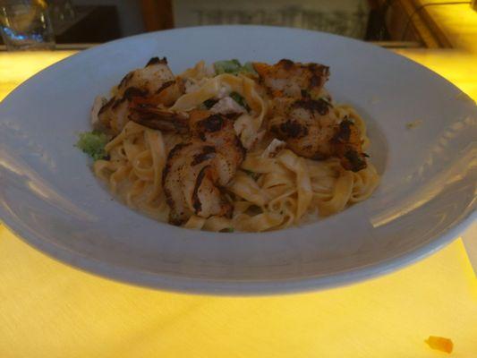 Fettuccine pasta with shrimp  and chicken