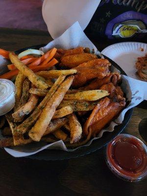 Wings with fries