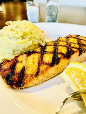 Salmon and mashed potatoes