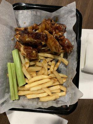 Teriyaki wings with fries