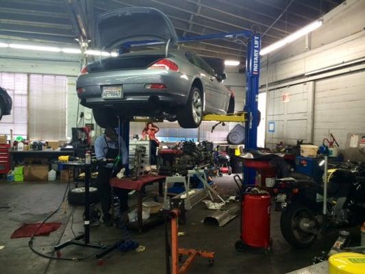 Palo Alto Bimmer tech John doing a valve job and carbon clean on a 645Ci.