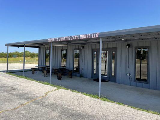 Outdoor seating, people and pet friendly.