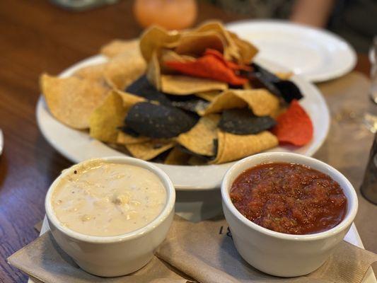 Chips, Queso, guac