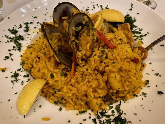 Paella Cubano - packed with clams, mussels, scallops, calamari, shrimp, chicken and chorizo!  Much of it is under the rice  - very good!