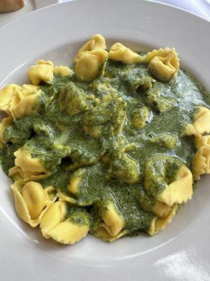 Tortellini with pesto