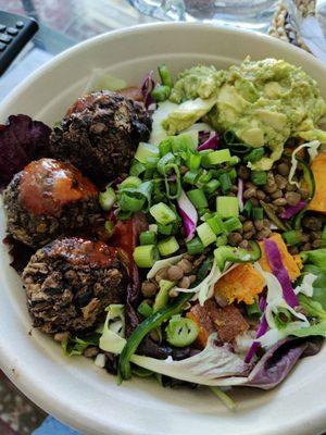 Power bowl with lentil meatballs