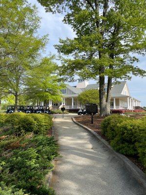 Approaching pro shop from the parking lot