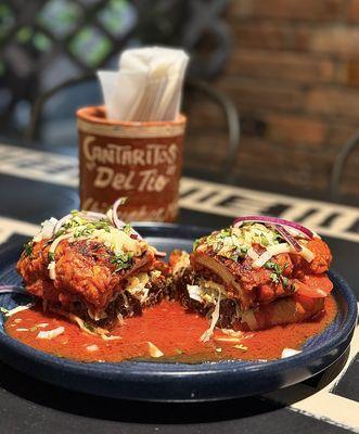 Torta Ahogada en salsa roja