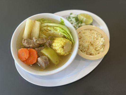 Caldo de res con arroz