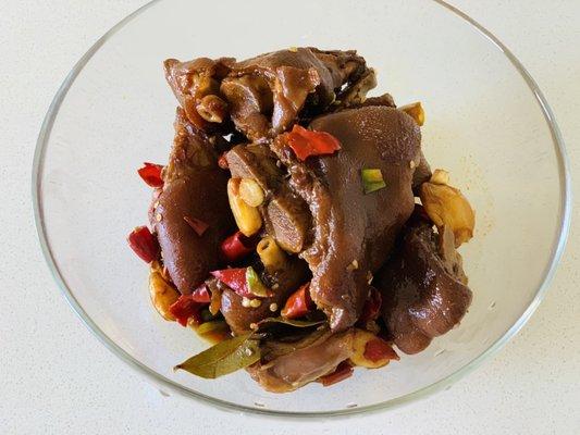 D1Braised Pork Feet with Red & Green Pepper