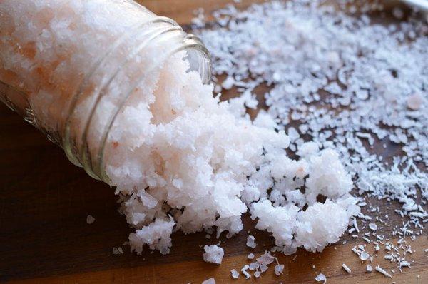 The benefits of sea salt include good skin care, relief from rheumatoid arthritis, muscle cramps, psoriasis and osteoarthritis.