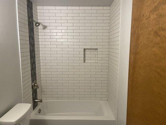 Another shot of the shower, with the niche.