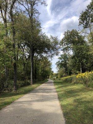 Includes wide paved section leading to/from Powell Rd.