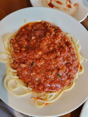 *delicious* 1/2 portion Spaghetti Bolognese (big portion, we split)