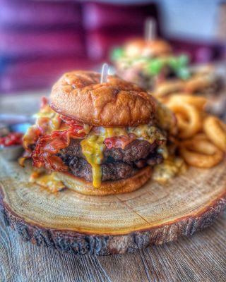 Texans Burger (@prettygirleatshouston)