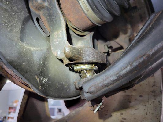 Ball joint with no boot cover