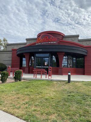 Front entrance to Red Robin !