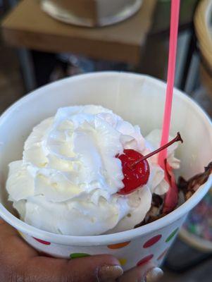 Hot fudge sundae