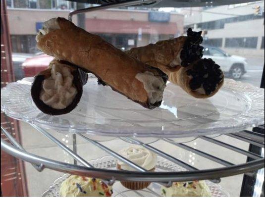 Cannolis