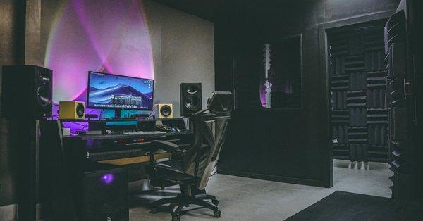 Deluxe Recording Room w/ booth