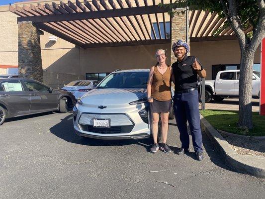 Lamont Jones delivering my 2023 Chevy Bolt EUV Premier Redline.