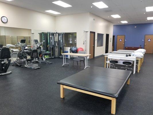 Gym area, Treatment beds, Low mat