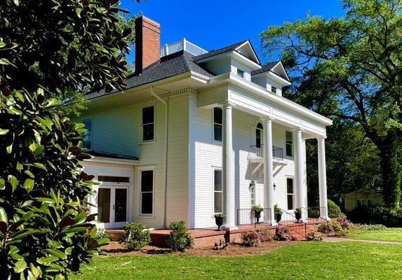 Magnolia Manor Bed & Breakfast