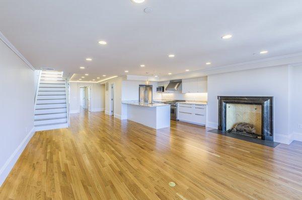 Beacon St Penthouse with private roof deck (Back Bay)