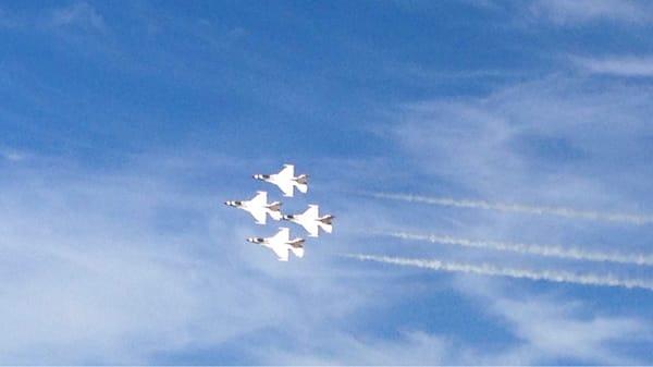 Thunderbirds diamond formation