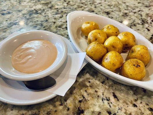 Papas Criollas (boiled potatoes and creole sauce)