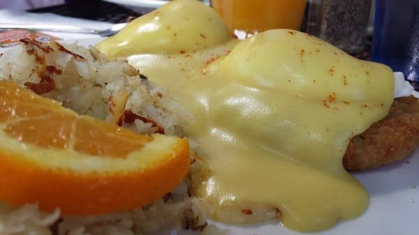 Crab cake benedict