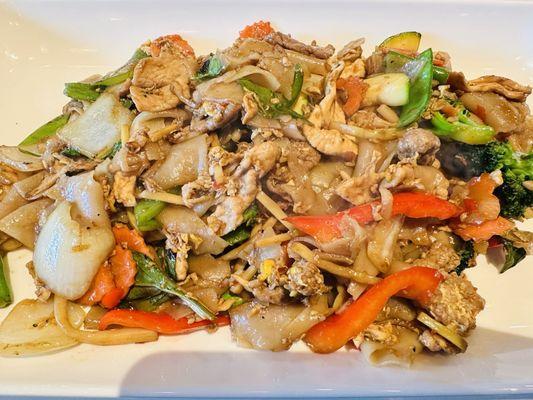 Drunken Noodles w/ Combination Meat (chicken and beef)