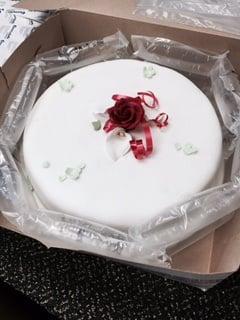 Wedding cake ship with dry ice