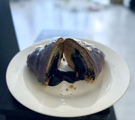 Ube croissant