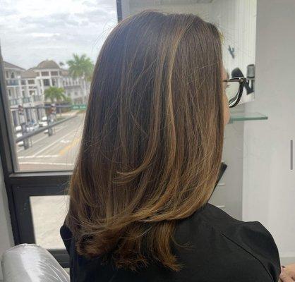 Natural brown color with lighter pieces