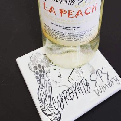 La Peach- Naturally flavored Peach wine with edible glitter