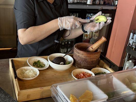 Tableside chunky guacamole