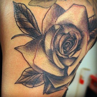 Rose for today, work done by artist "T" for more information on the artist you can follow his Instagram @_t_tattoo.