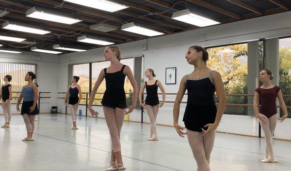 Cuizon Ballet Centre Class with Lisa Cuizon