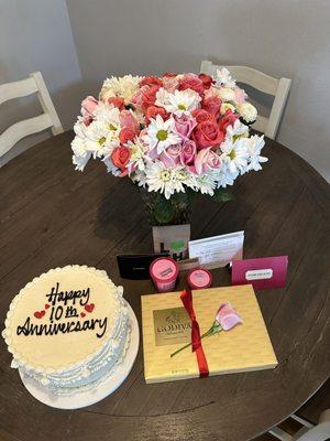 Beautifully decorated cake for anniversary