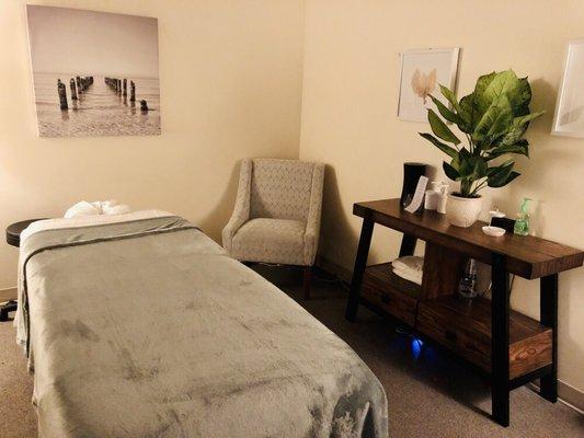 Relaxing and modern massage therapy room