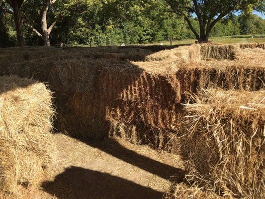 Hay maze