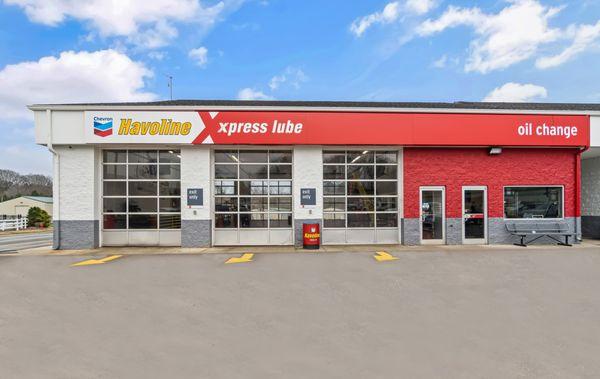 The exterior shop of Havoline xpress lube Pilot Mountain looks great!