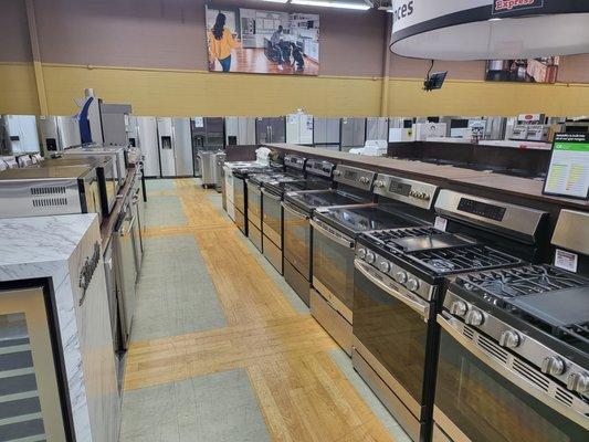 Stoves, microwaves, fridges, and dishwashers on display at Electronic Express in Cleveland