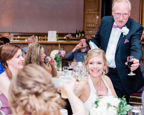 Head table view face the long bar (open wine and beer) (Copr: Joshua Harrison Photography)