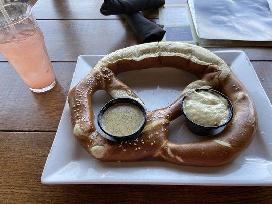 Wood stone Pretzel