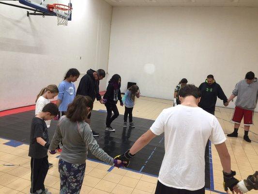 Prayer before boxing.